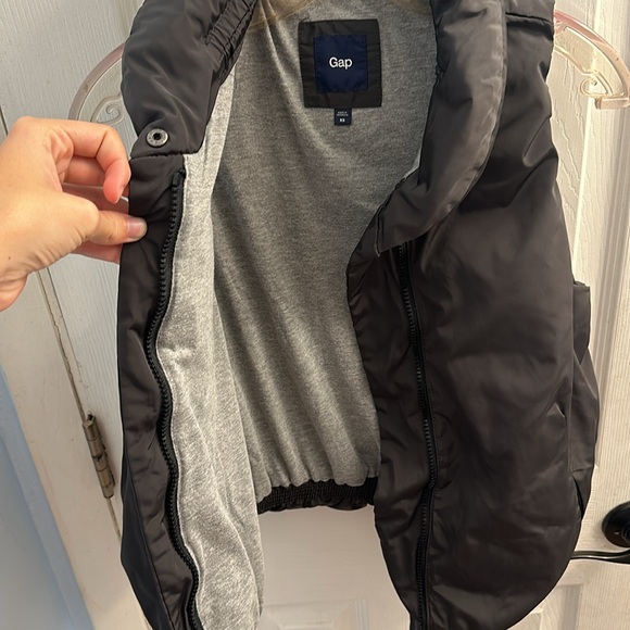 Grey/Black womens GAP sleevelesspuffer jacket - Picture 3 of 5